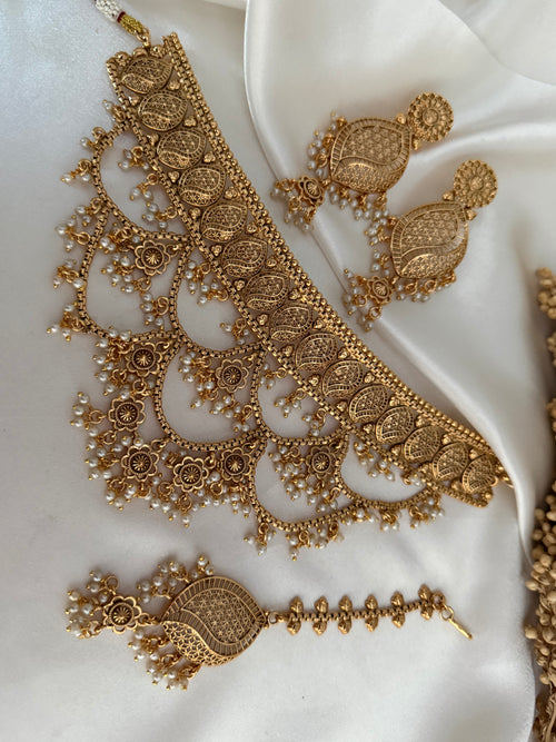 Myra Choker Set