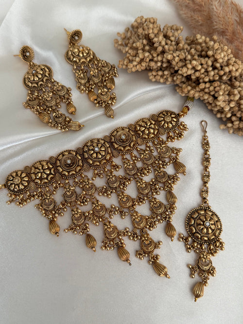 Sakshi choker Set