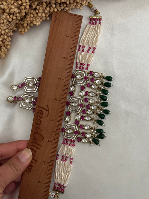 Tyani kundan choker set