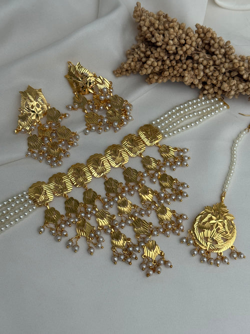Traditional Patra Choker Set