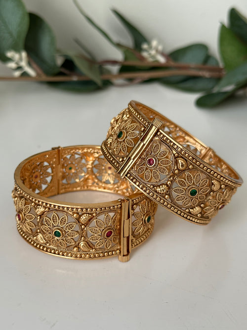 Antique Matte Gold Kada Set