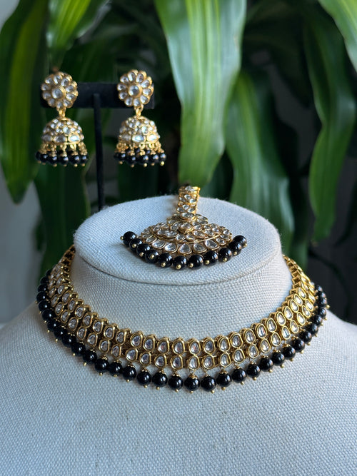 Black Sleek Kundan Necklace Set