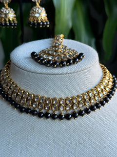 Black Sleek Kundan Necklace Set