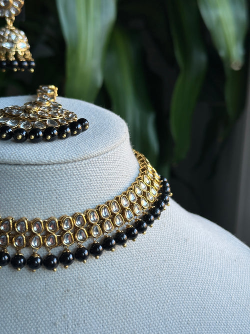 Black Sleek Kundan Necklace Set